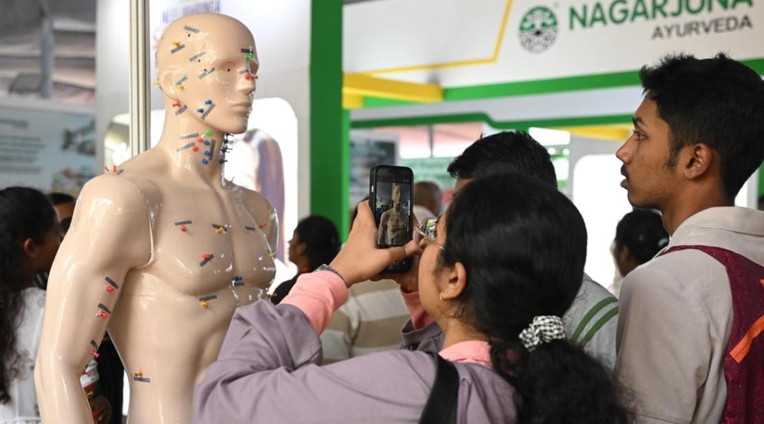 Lancet experts discuss healthcare reforms for India at a policy briefing.
