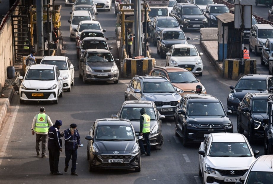 Construction work on a major Delhi road aimed at reducing traffic congestion and improving commuter safety.