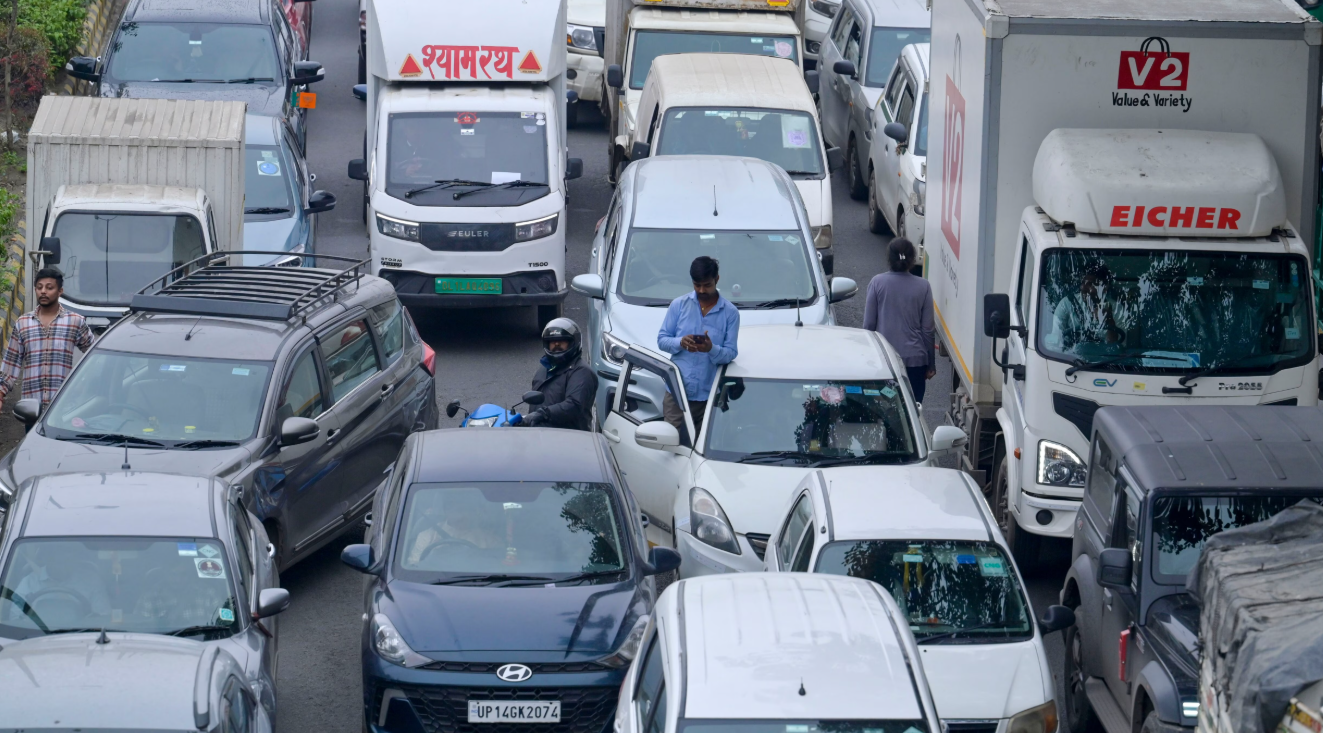 Heavy traffic near Bharat Mandapam as Delhi Police issue advisory during AI Impact Summit.